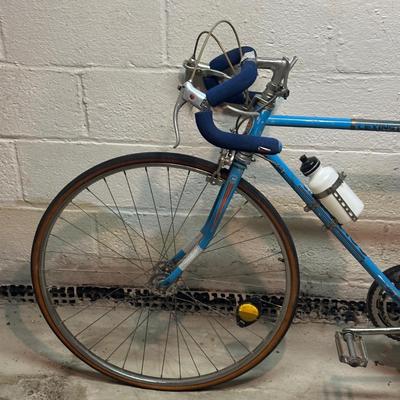 LOT 10B: Vintage Columbia Bicycle