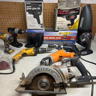 LOT 18B: Power Tool Collection - Laser Level, Heat Gun & More