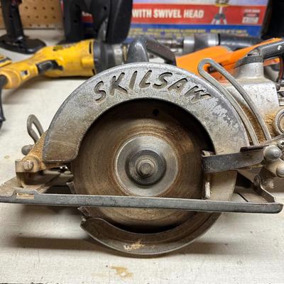 LOT 18B: Power Tool Collection - Laser Level, Heat Gun & More