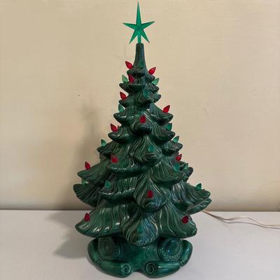 LOT 19K: Vintage Atlantic Mold 16” Ceramic Christmas Tree