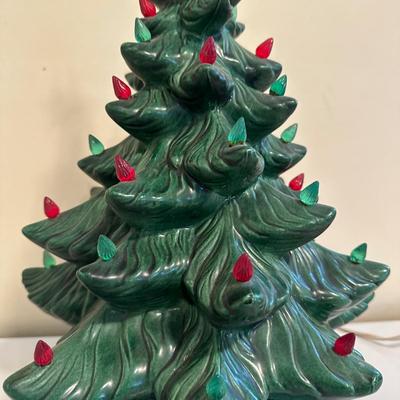 LOT 19K: Vintage Atlantic Mold 16” Ceramic Christmas Tree
