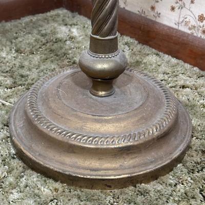 LOT 22Y: Vintage Glass & Brass Table Lamp Side Table