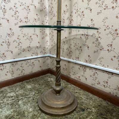 LOT 22Y: Vintage Glass & Brass Table Lamp Side Table
