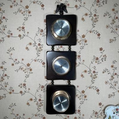 LOT 24Y: Vintage Springfield Eagle Top Barometer