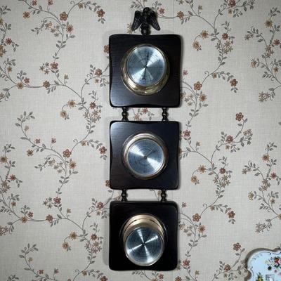 LOT 24Y: Vintage Springfield Eagle Top Barometer