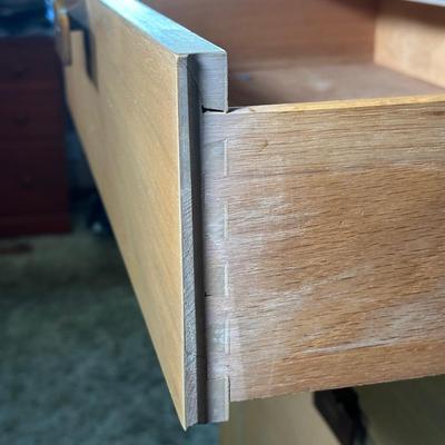 LOT 25Y: J.B. Van Sciver Co 5 Drawer Dresser