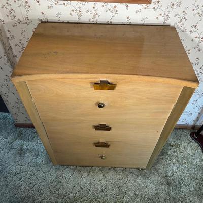 LOT 25Y: J.B. Van Sciver Co 5 Drawer Dresser