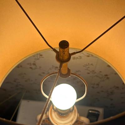 LOT 26Y: Vintage George & Martha Washington Porcelain Lamp