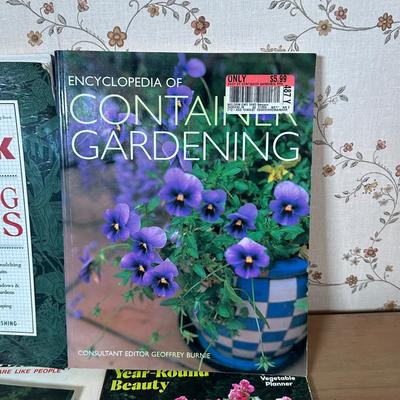LOT 40Y: Gardening Book Collection