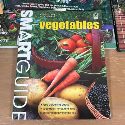 LOT 40Y: Gardening Book Collection