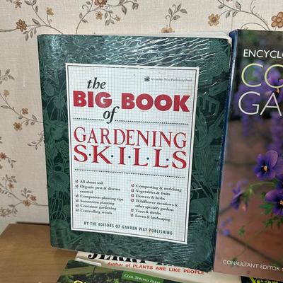 LOT 40Y: Gardening Book Collection