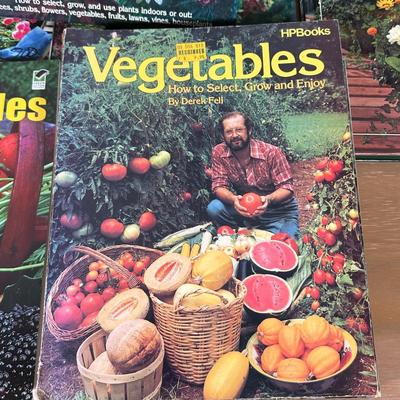 LOT 40Y: Gardening Book Collection