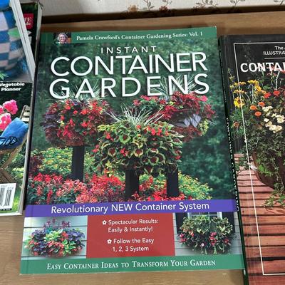 LOT 40Y: Gardening Book Collection