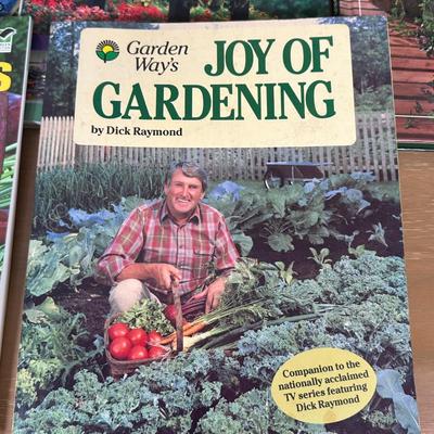 LOT 40Y: Gardening Book Collection