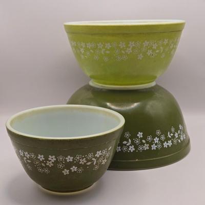 LOT 42K: Vintage Pyrex Crazy Daisy Spring Blossom Mixing Bowl Set & Pyrex Glass Atomic Sunburst Carafe Pitcher