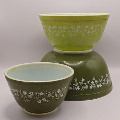 LOT 42K: Vintage Pyrex Crazy Daisy Spring Blossom Mixing Bowl Set & Pyrex Glass Atomic Sunburst Carafe Pitcher