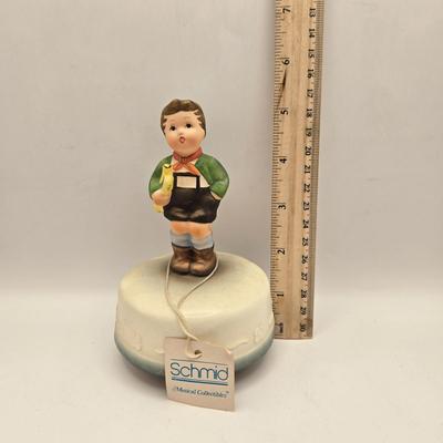 LOT 53K: MCM Leaf Vase, Royal Norfolk Napkin Holder and Salt & Pepper Shakers, Gravy Boat, Schmid Hark the Herald Music Box, Noritake...