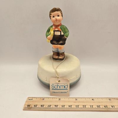 LOT 53K: MCM Leaf Vase, Royal Norfolk Napkin Holder and Salt & Pepper Shakers, Gravy Boat, Schmid Hark the Herald Music Box, Noritake...