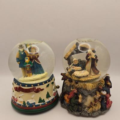 LOT 56K: Holt Howard Christmas Serving Platter, 2 Snow Globes, & Musical Angel Figurine