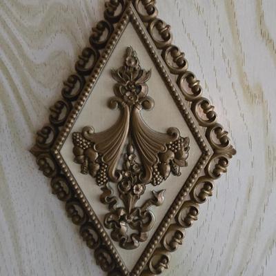 LOT 68K: Vintage Homco Diamond Wall Plaques, Mirror and 2 Side Plaques, and 2 Candle Sconces