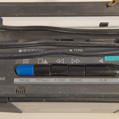LOT 72K: Portable Radio with Cassette Player