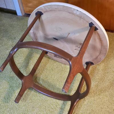 LOT 76X: MCM Dimensional Plastics Corp. Glamourama End Table From J.B. Van Sciver Co.