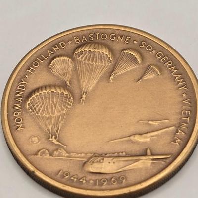 LOT 87J: "The Screaming Eagles" 101st Airborne Division 1 ounce .999 Fine Silver and Bronze Commemorative Coins