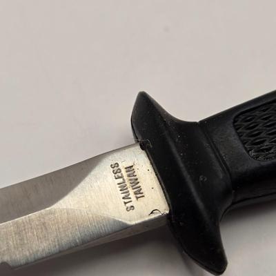 LOT 96J: Collection of Pocket Knives