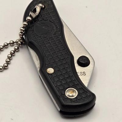 LOT 96J: Collection of Pocket Knives