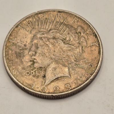 LOT 101J: 4 1923 Peace Silver Dollars