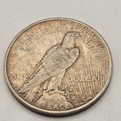 LOT 101J: 4 1923 Peace Silver Dollars
