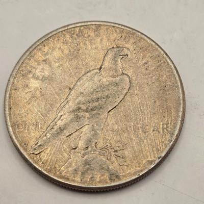 LOT 104J: Four 1922 Silver Peace Dollars/ Philadelphia & One 1922 San Francisco