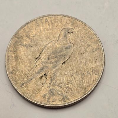 LOT 104J: Four 1922 Silver Peace Dollars/ Philadelphia & One 1922 San Francisco