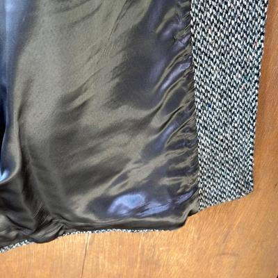 LOT 122Y: Vintage 100% Wool Tweed Coat & Blazers