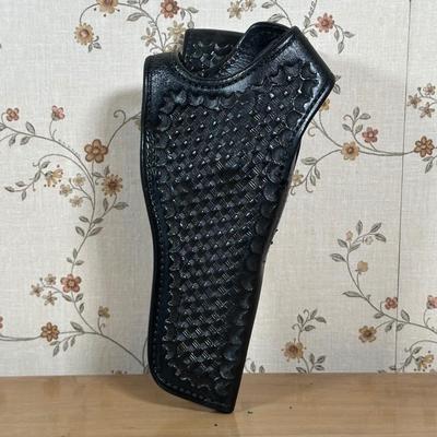 LOT 123Y: Leather Gun & Speedloader Holsters