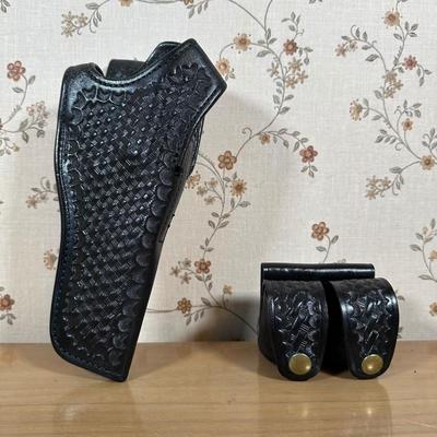 LOT 123Y: Leather Gun & Speedloader Holsters