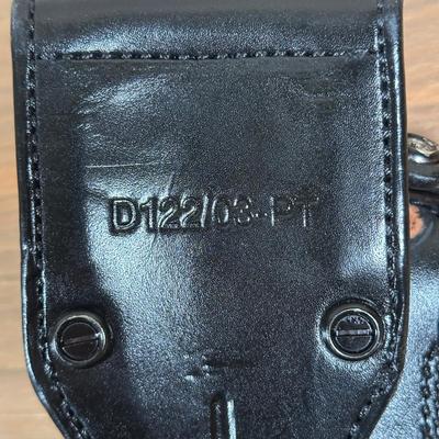 LOT 123Y: Leather Gun & Speedloader Holsters