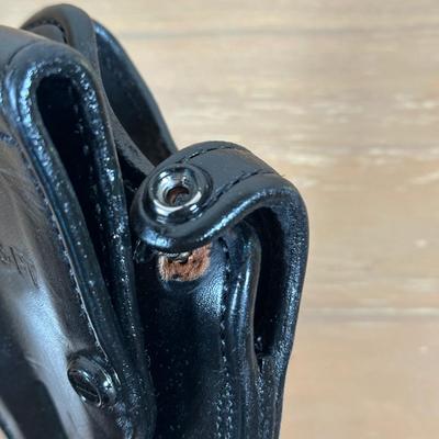 LOT 123Y: Leather Gun & Speedloader Holsters