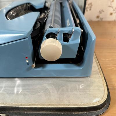 LOT 124Y: Vintage Royal Parade Blue Portable Typewriter