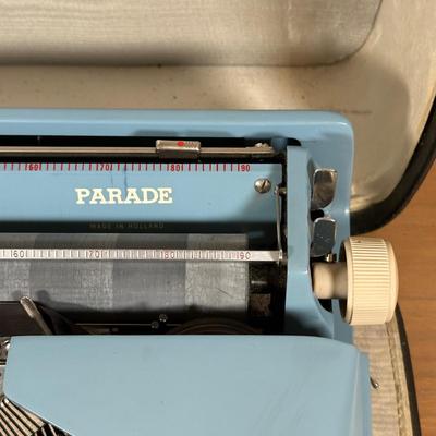 LOT 124Y: Vintage Royal Parade Blue Portable Typewriter