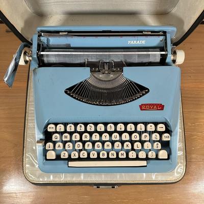 LOT 124Y: Vintage Royal Parade Blue Portable Typewriter