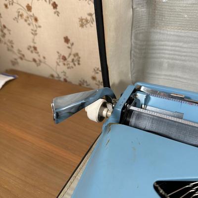 LOT 124Y: Vintage Royal Parade Blue Portable Typewriter