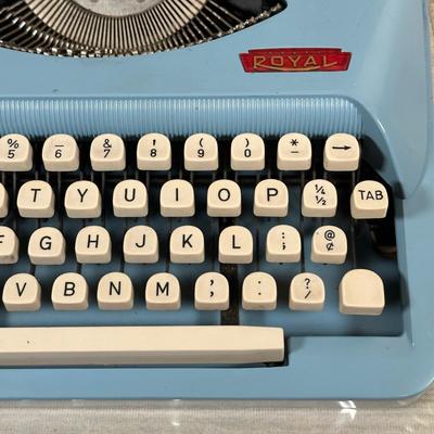LOT 124Y: Vintage Royal Parade Blue Portable Typewriter