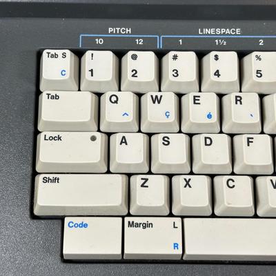 LOT 125Y: Smith Corona Deville 80 Typewriter