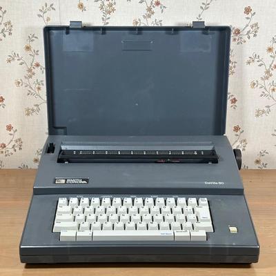LOT 125Y: Smith Corona Deville 80 Typewriter