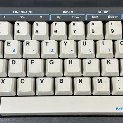 LOT 125Y: Smith Corona Deville 80 Typewriter