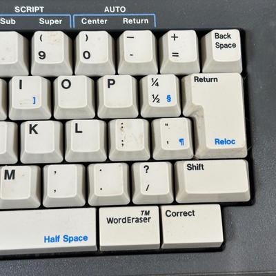 LOT 125Y: Smith Corona Deville 80 Typewriter