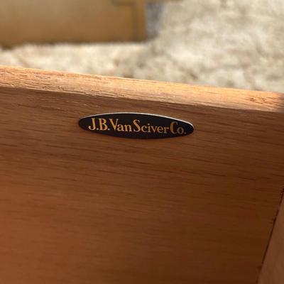 LOT 127Z: J.B. Van Sciver Co Night Stand