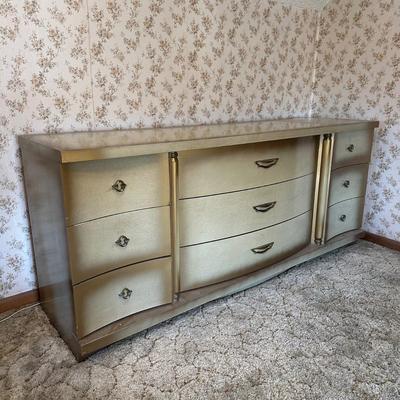 LOT 128Z: J.B. Van Sciver Co Dresser