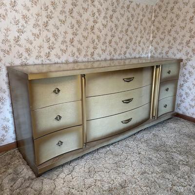 LOT 128Z: J.B. Van Sciver Co Dresser